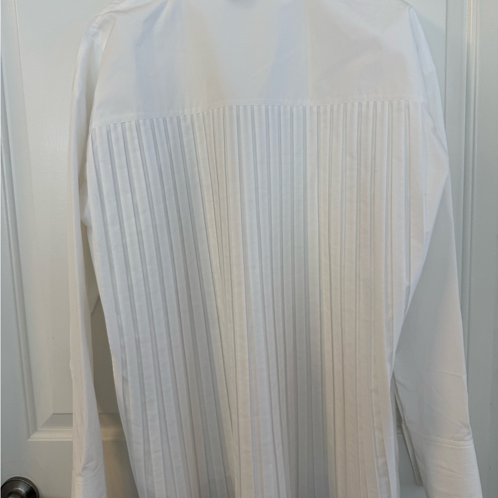 White Women’s Oversized Shirt NWOT - Picture 2 of 4